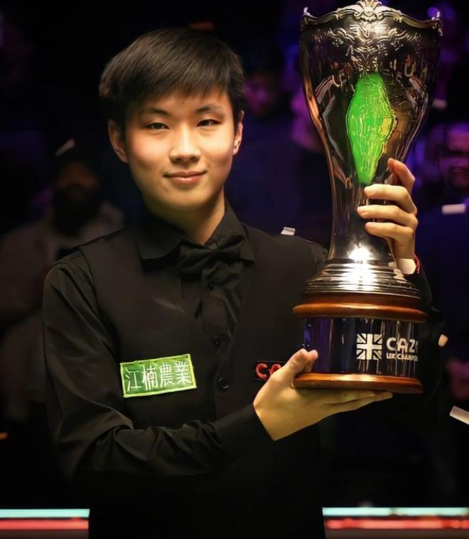 同时吸引了 同时吸引了